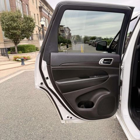 2018 Jeep Grand Cherokee Altitude Sport Utility 4d - Image 38