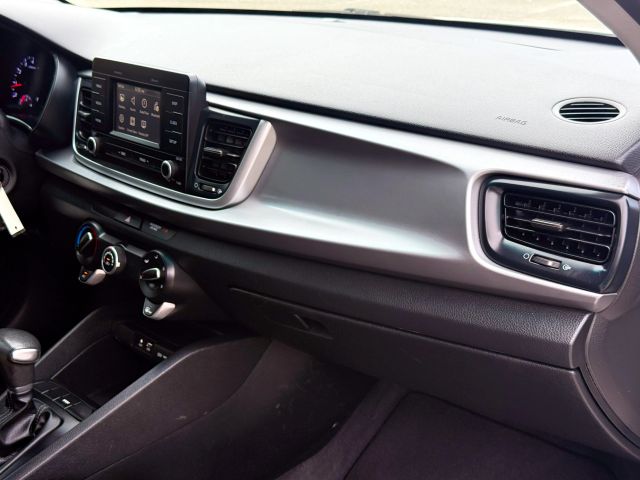 2019 Kia Rio - Image 19