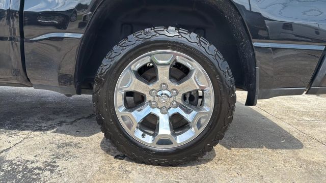 2019 Ram 1500 Crew Cab - Image 4