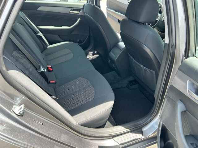 2018 Hyundai Sonata - Image 14