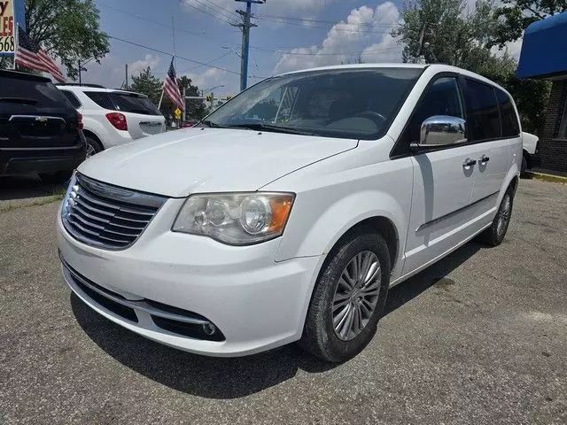 2014 Chrysler Town & Country - Image 1