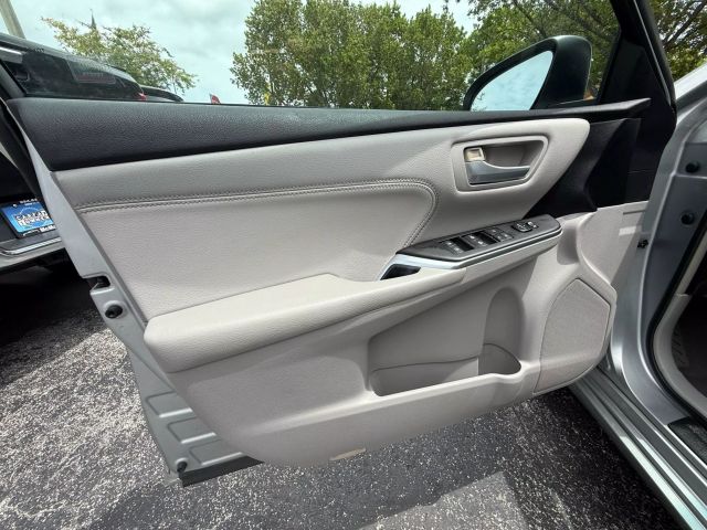 2016 Toyota Camry - Image 22