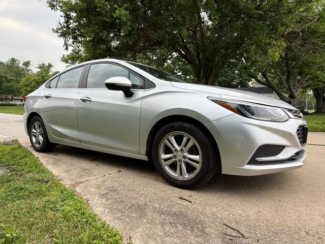 2017 Chevrolet Cruze Lt Sedan 4d - Image 9