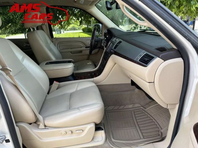 2013 Cadillac Escalade - Image 19