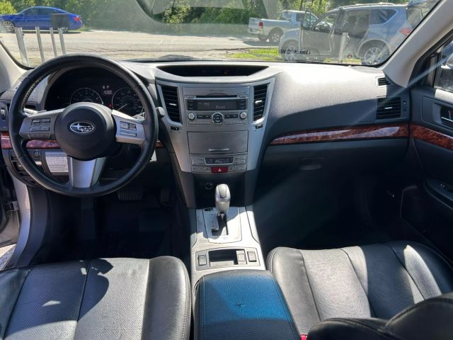 2011 Subaru Outback - Image 14