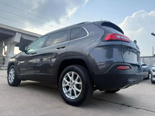 2016 Jeep Cherokee - Image 4