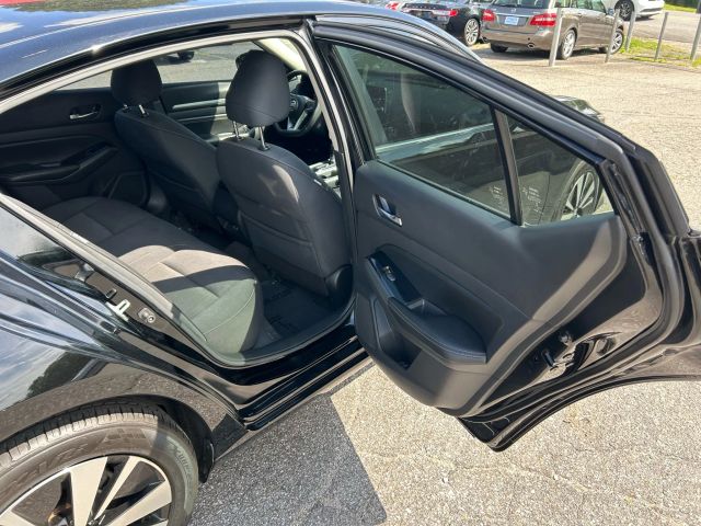2021 Nissan Altima - Image 14