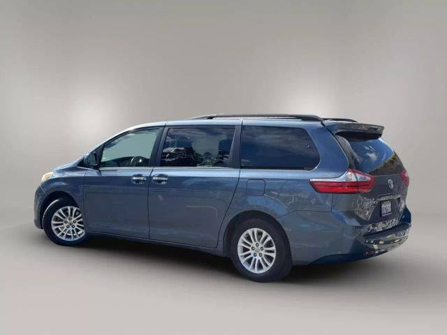 2016 Toyota Sienna - Image 4