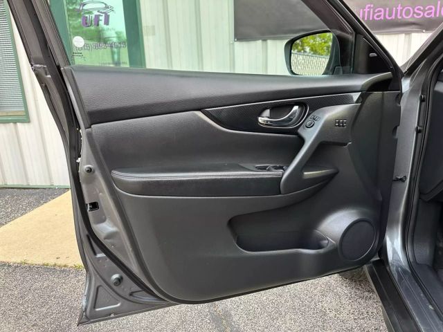 2018 Nissan Rogue - Image 13