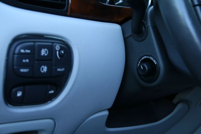 2006 Jaguar Xj - Image 13