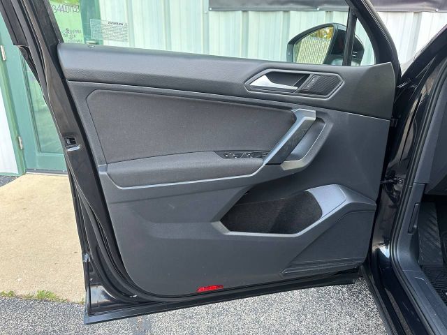 2019 Volkswagen Tiguan - Image 14