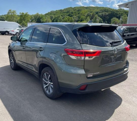2017 Toyota Highlander Xle Sport Utility 4d - Image 5