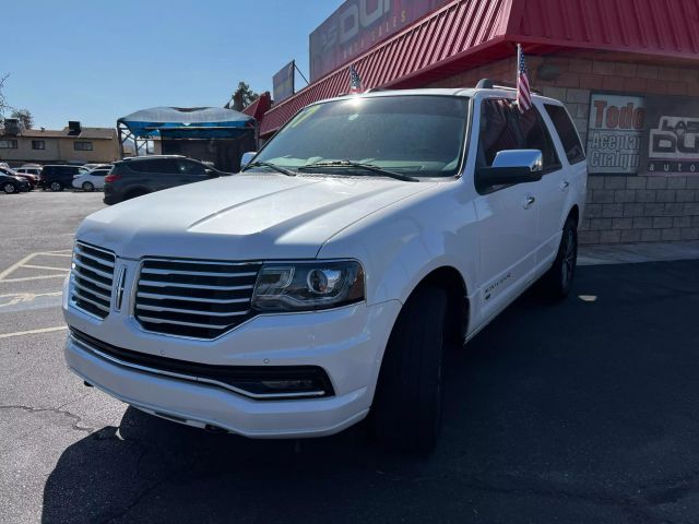 2017 Lincoln Navigator - Image 2
