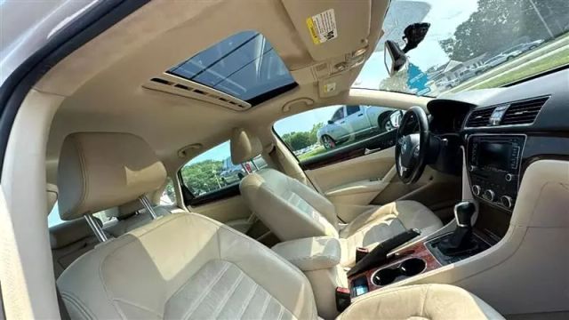 2013 Volkswagen Passat - Image 17