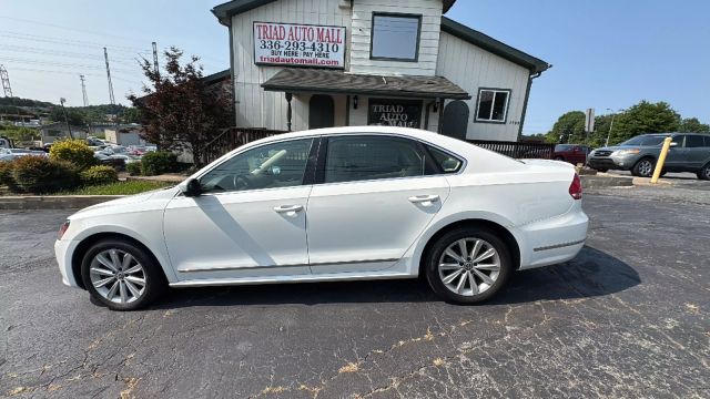2013 Volkswagen Passat - Image 8