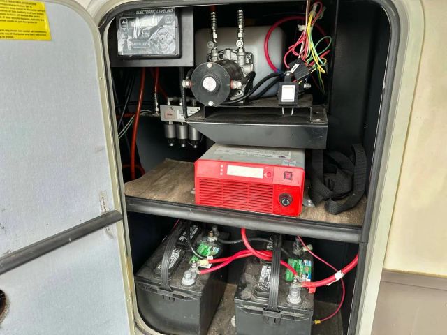 2017 Cedar Creek By Forest River Silverback Fifth Wheel - Image 19