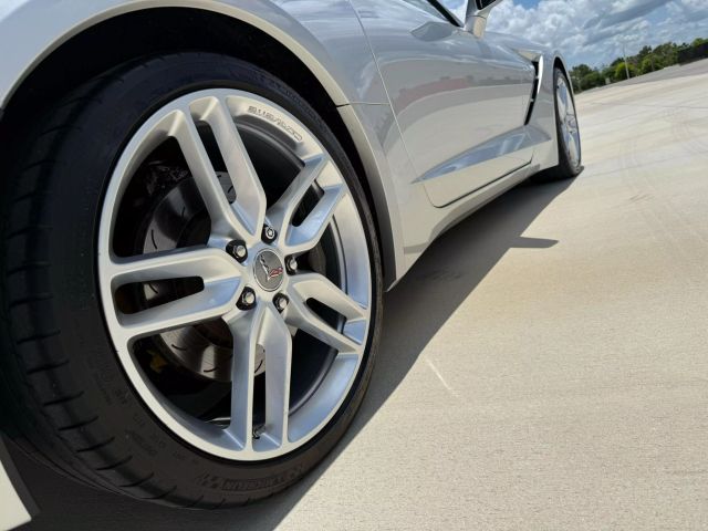 2019 Chevrolet Corvette - Image 18