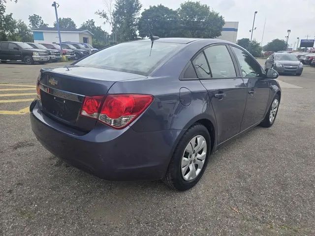 2013 Chevrolet Cruze - Image 4