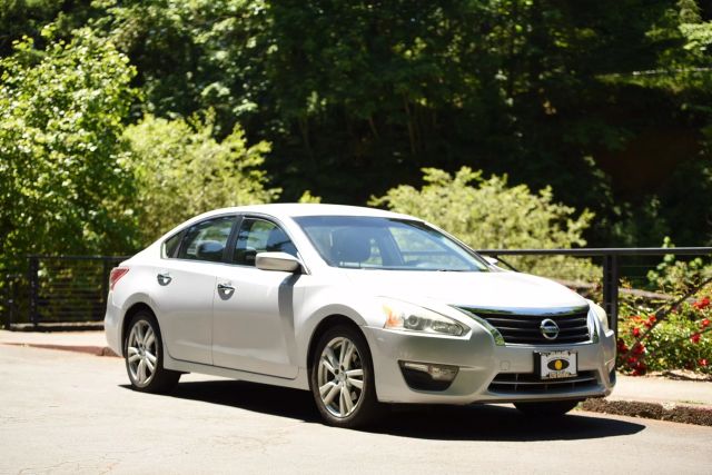 2013 Nissan Altima - Image 13