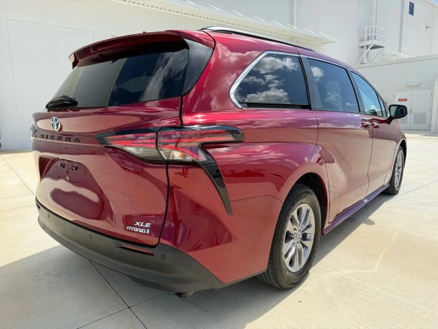 2021 Toyota Sienna - Image 15