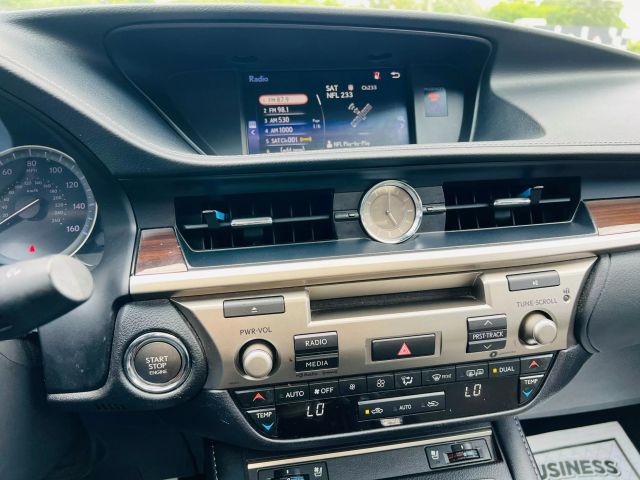 2017 Lexus Es - Image 31