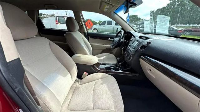 2014 Kia Sorento - Image 15