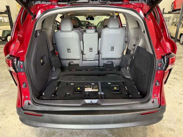 2021 Toyota Sienna - Image 71