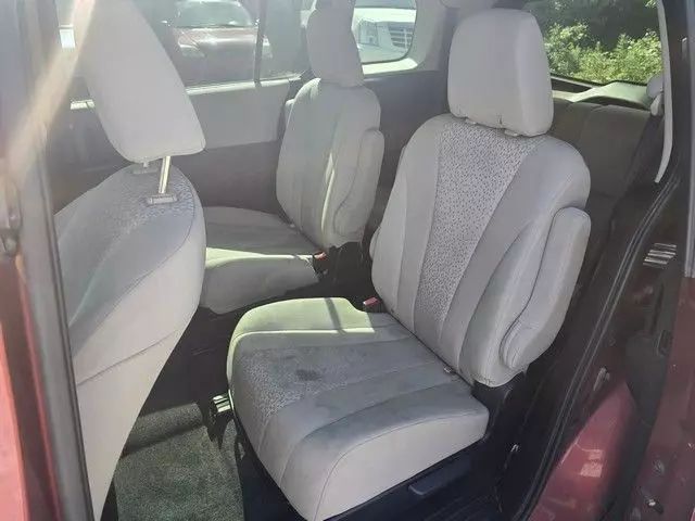 2012 Mazda Mazda5 - Image 12
