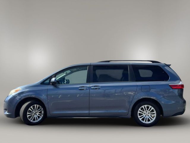 2016 Toyota Sienna - Image 6