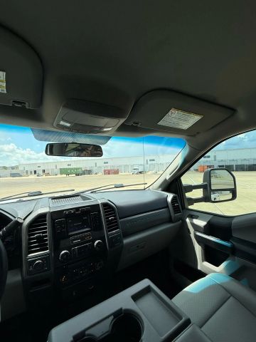2018 Ford F250 Super Duty Crew Cab - Image 19
