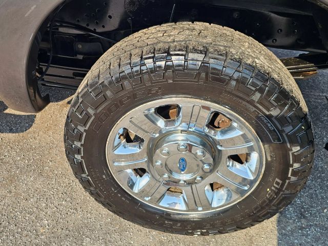2016 Ford F250 Super Duty Crew Cab - Image 10