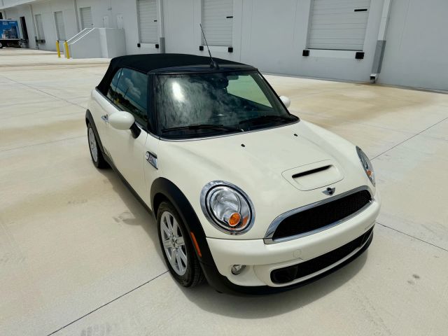 2015 Mini Convertible - Image 1