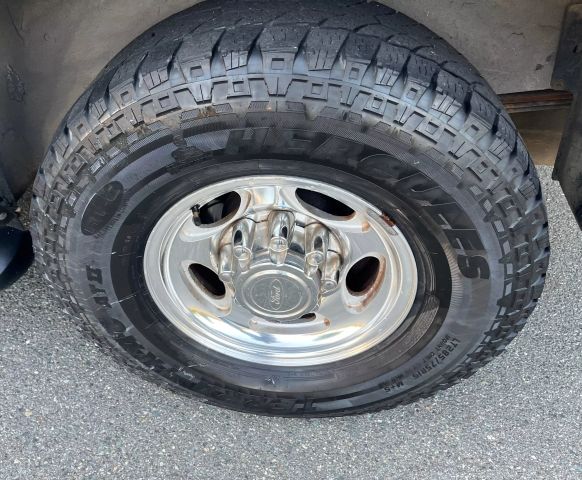 2002 Ford Excursion - Image 32