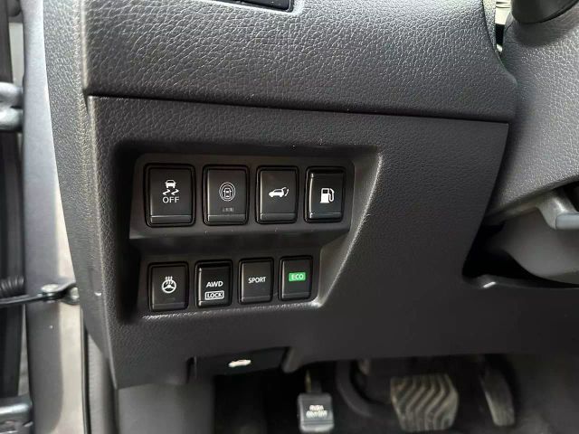 2018 Nissan Rogue - Image 29