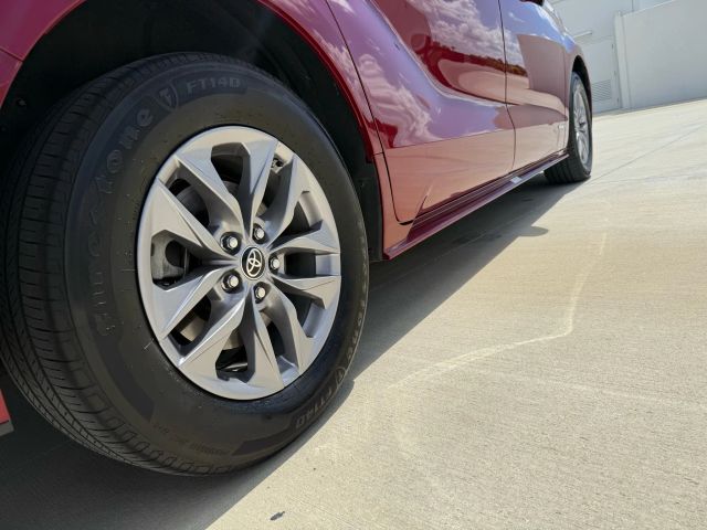 2021 Toyota Sienna - Image 18