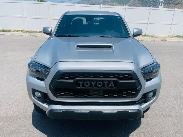 2018 Toyota Tacoma Double Cab - Image 4
