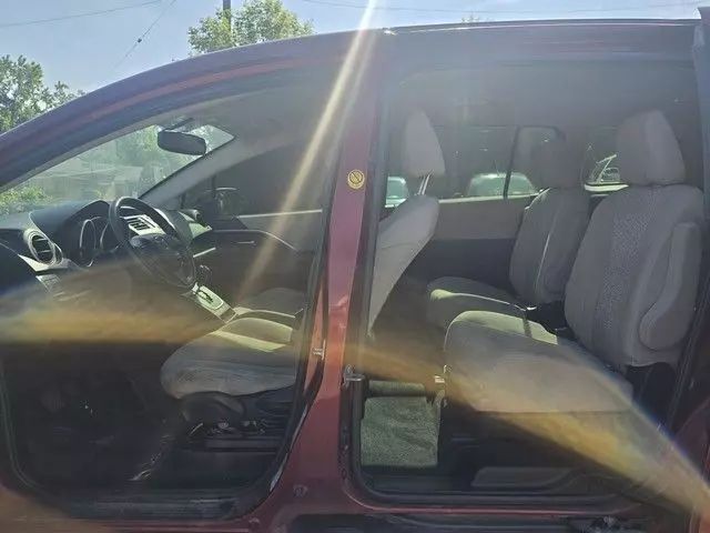 2012 Mazda Mazda5 - Image 8