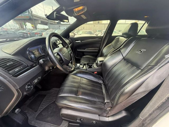 2019 Chrysler 300 - Image 14