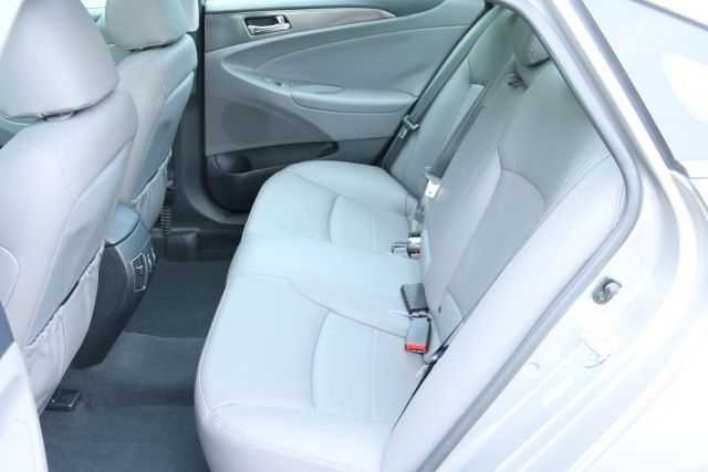 2011 Hyundai Sonata - Image 15