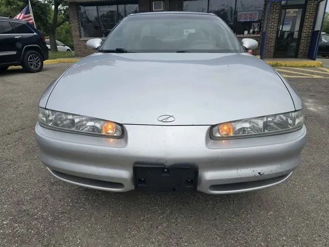 2001 Oldsmobile Intrigue - Image 2