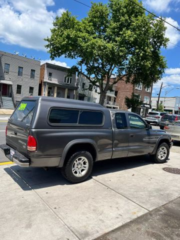 2003 DODGE DAKOTA CLUB CAB PICKUP V6, 3.9 LITER SXT PICKUP 2D 6 1/2 FT