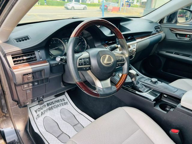 2017 Lexus Es - Image 20