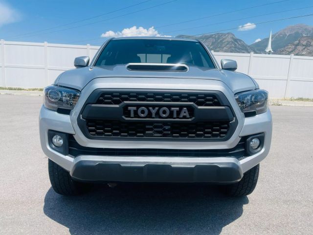 2018 Toyota Tacoma Double Cab - Image 3