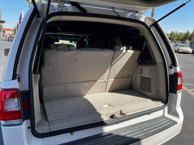 2017 Lincoln Navigator - Image 10