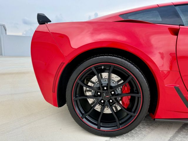 2019 Chevrolet Corvette - Image 13