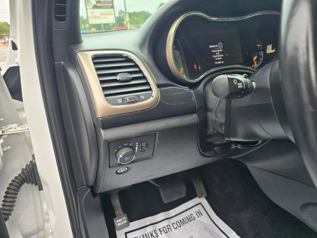 2017 Jeep Grand Cherokee - Image 28