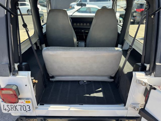 1994 Jeep Wrangler - Image 12
