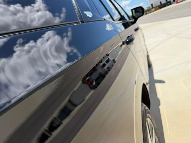 2022 Cadillac Escalade - Image 18