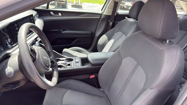 2022 Kia K5 - Image 31