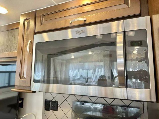 2017 Cedar Creek By Forest River Silverback Fifth Wheel - Image 14
